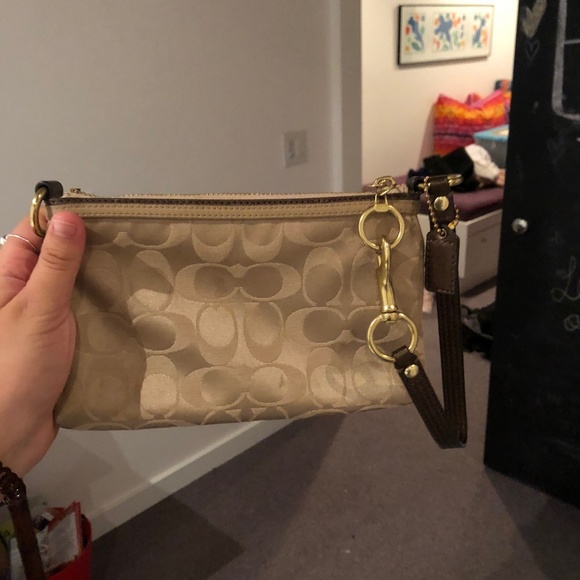 Coach Clutch - Picture 2 of 2